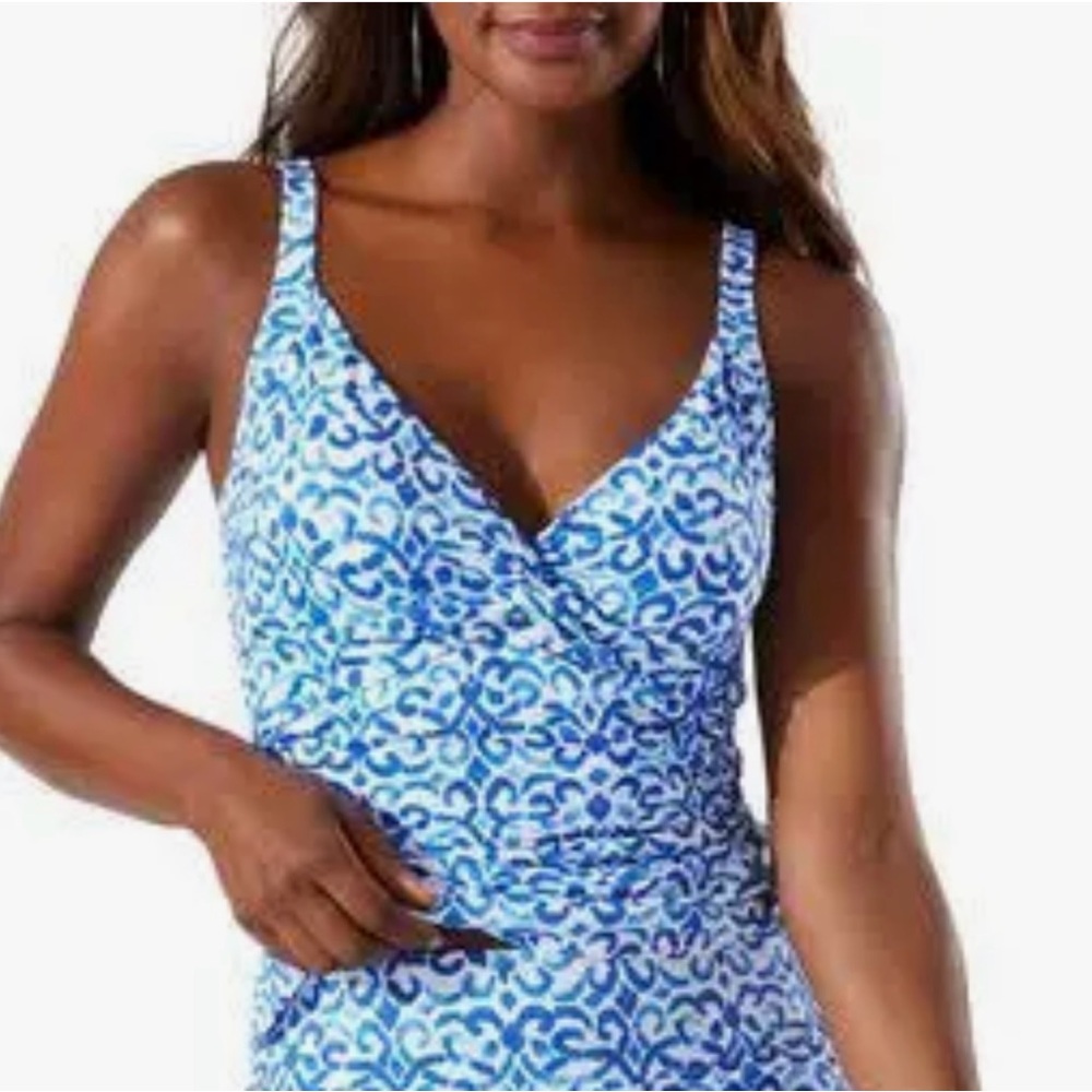 NWT Tommy Bahama Scrolls Tankini Top in beaming blue